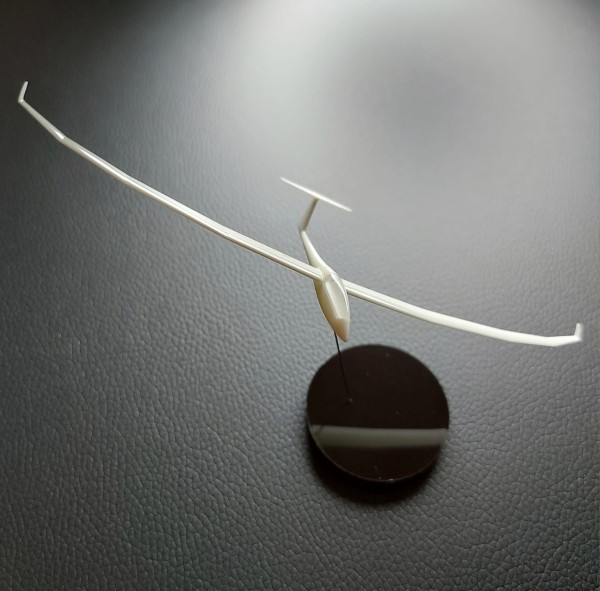 Arcus - Flugzeugmodell aus PU mit Haube aus Epoxidharz im Maßstab 1:150