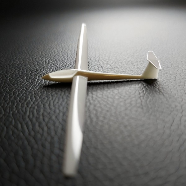 LS1-f - Flugzeugmodell aus PU mit Haube aus Epoxidharz im Maßstab 1:150