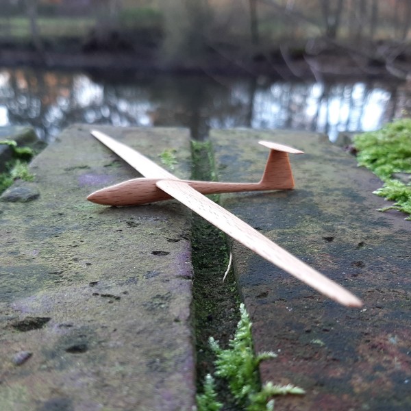 Sb9 - Segelflugzeug-Modell aus Buchenholz im Maßstab 1:100
