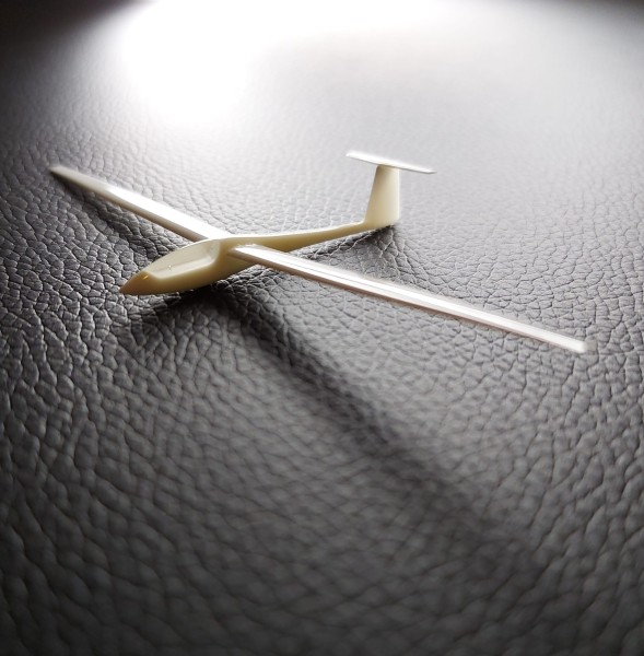 ASW 20 - Flugzeugmodell aus PU mit Haube aus Epoxidharz im Maßstab 1:150